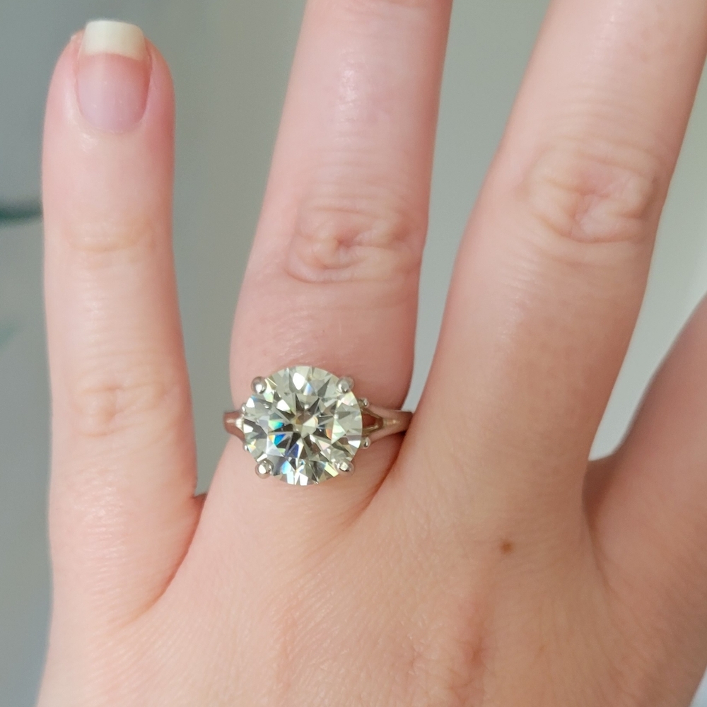 New 5ct Beautiful Moissanite Ring, Size 7 - Picture 7 of 10